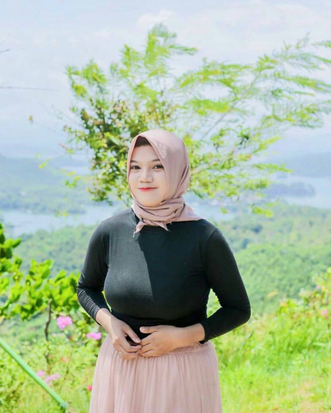 X-এ Video Bokep Viral Cewek Hijab Bugil Foto Terbaru:  t.coTSxBBnjqpg  X