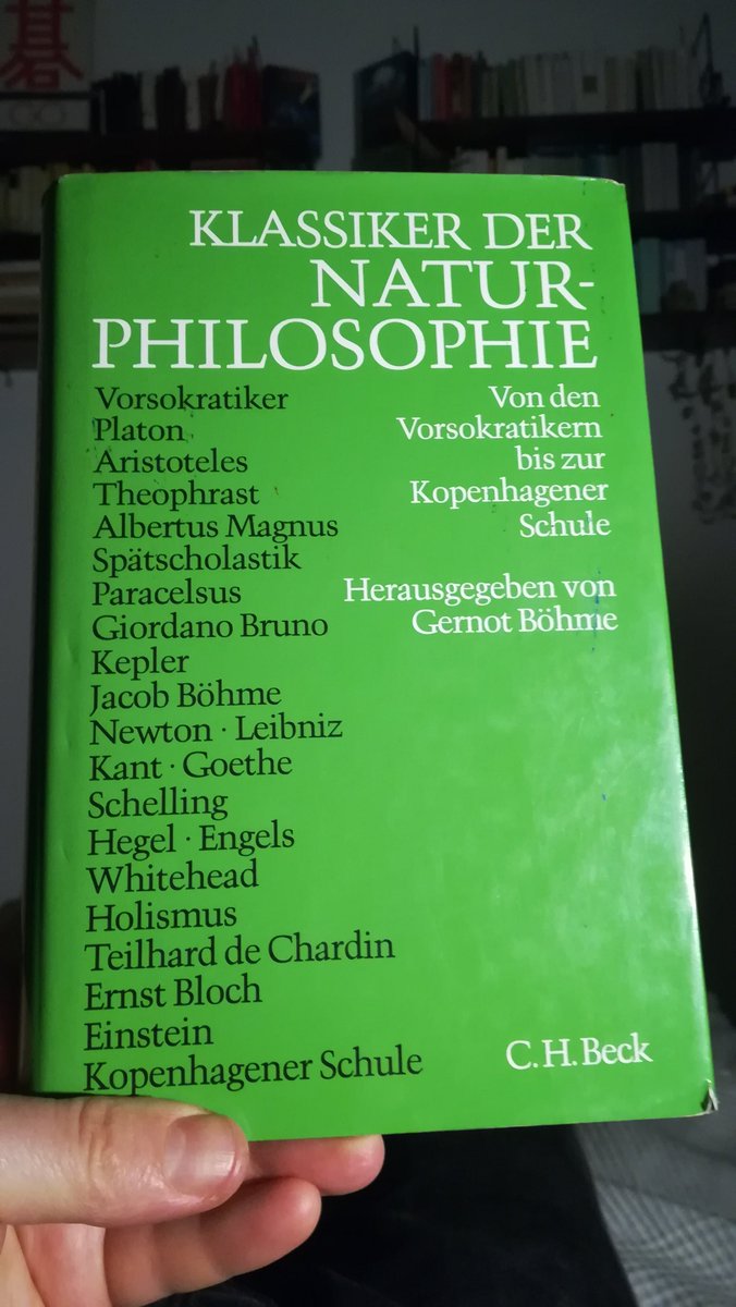 TironStefan's tweet photo. #foundbooks
After new years eve cleaning, among piles of konsalik, dan brown, Hubbard's dianetics etc. at the free shelf, we've found this #Naturphilosophie this treasure - from 1989.
From the pre-Socratics to the Copenhagen school.
Small synthetic introductory chapters. https://t.co/O44qoca1km