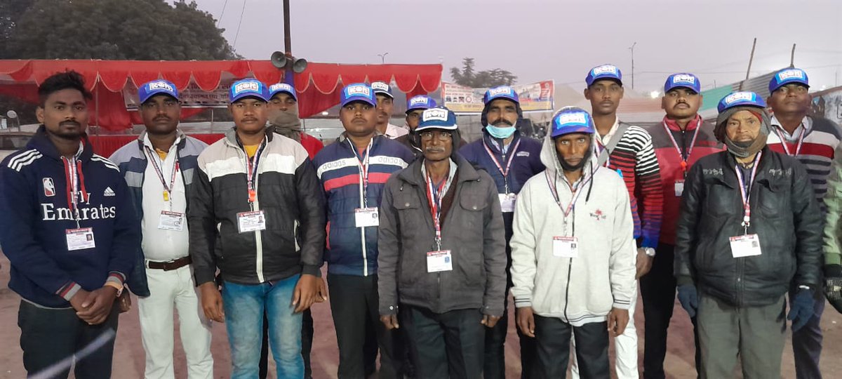 मकरसंक्रांति स्नानपर्व पर जिला अपराध निरोधक समिति प्रयागराज के सदस्यो ने विभिन्न स्नानघाटों, रेलवे स्टेशनों, बस स्टैंड पर पुलिस प्रशासन का सहयोग किए....
<a href="/ADGZonPrayagraj/">ADG Zone Prayagraj</a> 
<a href="/igrangealld/">IG Range Prayagraj</a> 
<a href="/prayagraj_pol/">POLICE COMMISSIONERATE PRAYAGRAJ</a> 
<a href="/CommissionerPrg/">Commissioner Prayagraj</a> 
<a href="/DM_PRAYAGRAJ/">DM Prayagraj</a> 
<a href="/Uppolice/">UP POLICE</a> 
<a href="/CMOfficeUP/">CM Office, GoUP</a> 
<a href="/VIPINKUMARALD/">VIPIN PRAYAGRAJ</a>