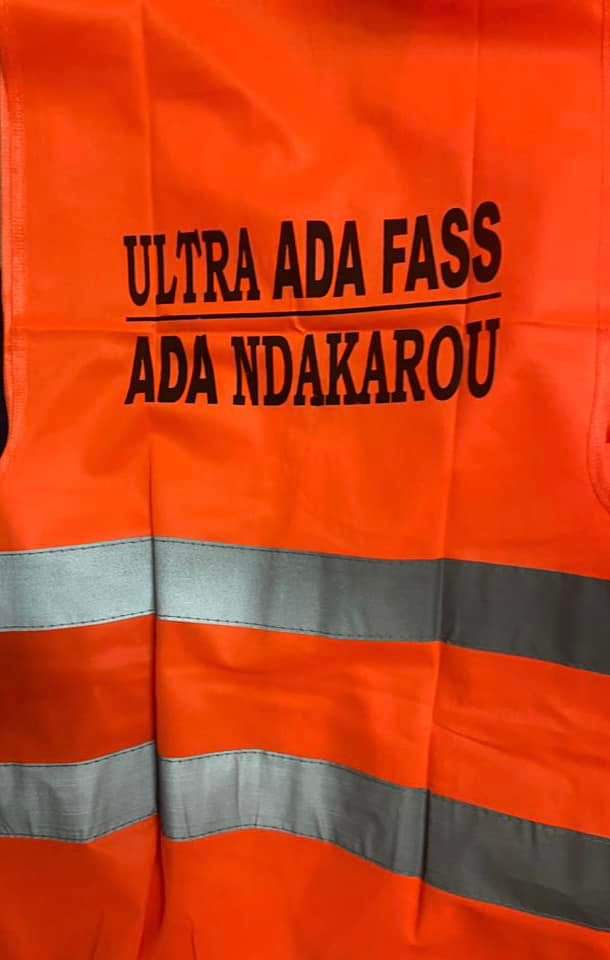 ThiernoNdiayeO's tweet photo. Ce 12 janvier nous nous sommes rendus à l’open presse de 𝗔𝗱𝗮 𝗙𝗮𝘀𝘀 pour le soutenir et l’accompagner à son combat contre Zarko de l’écurie Grand Yoff Mbollo.

Comme avec 𝗙𝗮𝘀𝘀 𝗡𝗱𝗮𝗸𝗮𝗿𝗼𝘂 nous avons profité de l’occasion pour soutenir l’écurie 𝗙𝗮𝘀𝘀 𝗕𝗲𝗻𝗻𝗼 https://t.co/gyqvZCzqKZ