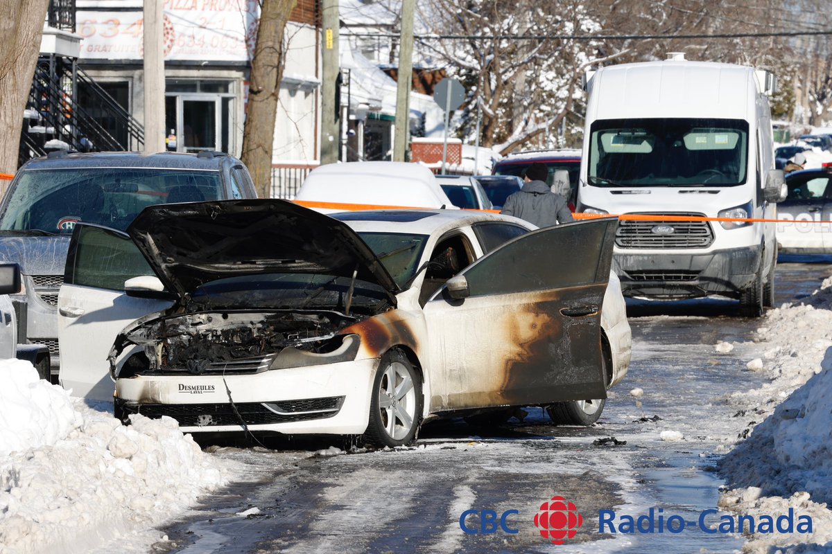 MWagnerRC's tweet image. EN COURS | Objet incendiaire lancé sur un véhicule en mouvement sur la 12e Avenue près de la rue #Provost à #Lachine. La section des incendies criminels du #SPVM est sur place pour analyser la scène de crime. Aucun blessé, aucune arrestation. #rcmtl