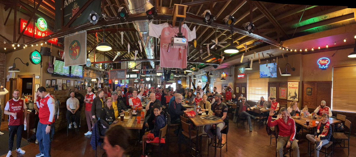 KenMoire's tweet photo. We love you Arsenal! @GatewayGooners #MyPLMorning https://t.co/FkkZYcWNvv