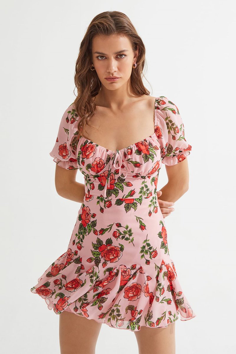 GiyimKusamModa's tweet photo. İndirim de şuan 😍
#TheLatestThing #flowers #dress https://t.co/GYp3TN35PK