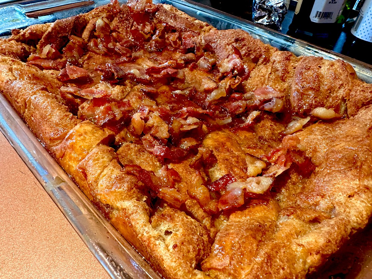 Today’s <a href="/DinnerlyUS/">dinnerly</a> creation. French toast bake with maple bacon syrup. 🤤