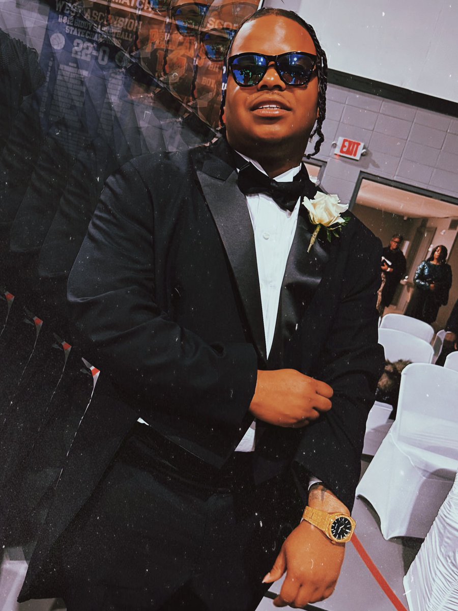 9 To 5 Drug Dealer tweet media