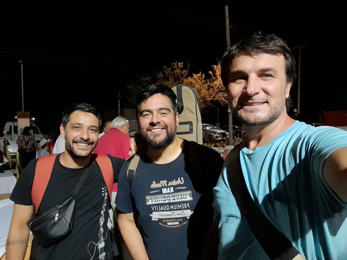 sebacayre's tweet photo. En Roque Perez festival "La noche de los almacenes" con Leo Colman y Seba Lopez. https://t.co/rDS6rbytw7