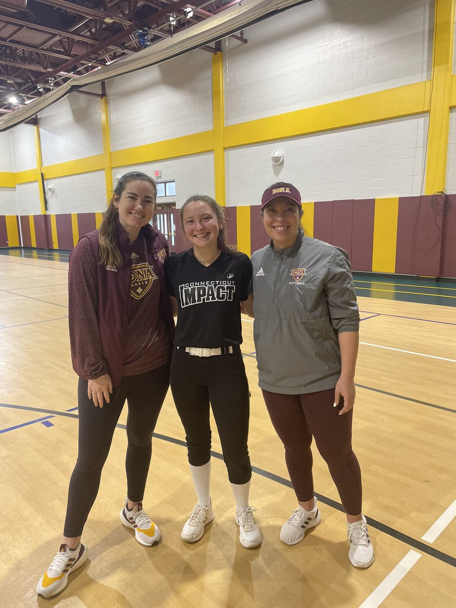 AshleyEhret10's tweet photo. Thank you so much @IonaSoftball for a great practice! I had a great time and learned so much from @a_tiumalu and @StephRein11! @CTImpactRegAL @Coach_Craig12 https://t.co/e56Jc1Qk64