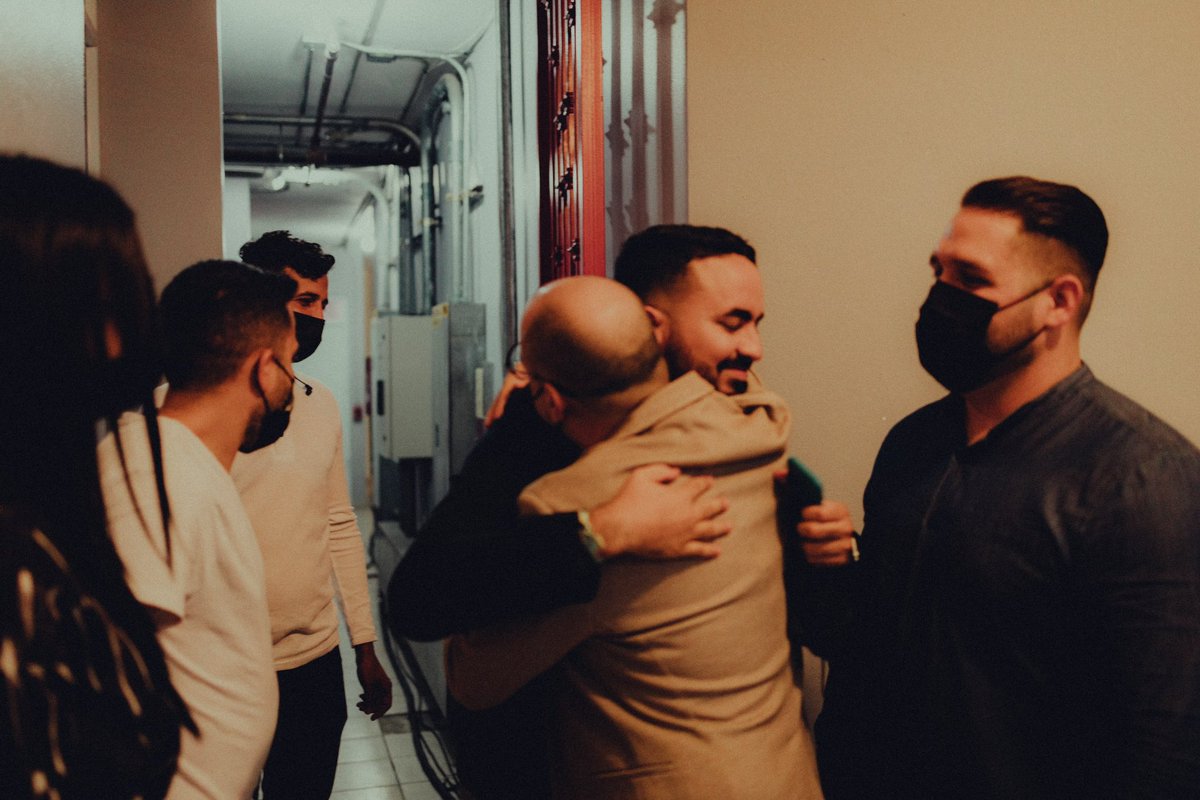 producclavid's tweet photo. La unidad es la fuerza. Cuando hay trabajo en equipo y colaboración, pueden conseguirse cosas maravillosas. -> @produccioneslavid #ConciertoVivirEnTuCasa 

Si te apuntas para otro concierto de @angelchaparromusic deja manos arriba 🙌🏻 en los comentarios!!! https://t.co/8PINxsgWkT