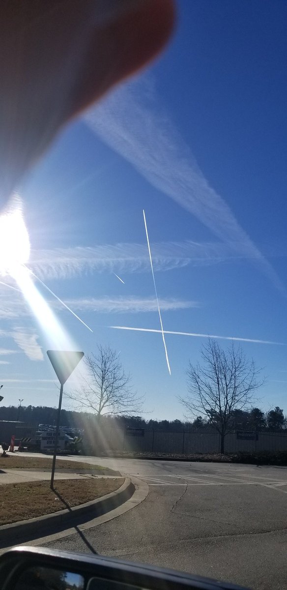 JHarrisdrain's tweet photo. Not how i wanted to starr my Morning.
Chemtrails in a upside down cross..
..
Airlines do bettter. https://t.co/GTalvQ9oIy