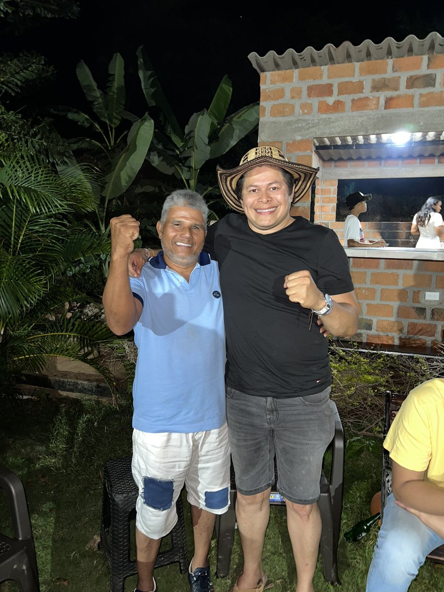 JhonFlorezJim's tweet photo. Continúo dialogando con los amigos para construir un Cesar que florezca, con justicia social y dignificación de las bases populares. 
Juntos florecemos. Esto nos de unir. #basespopulares 
#ElCambioVa 
#ElCesarFlorece https://t.co/vRY8Zy9I4K