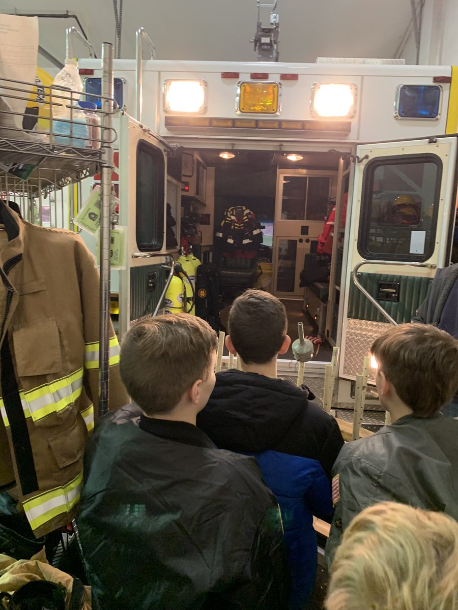 ClareRusso111's tweet photo. A huge thank you to Fairview First Aid and Rescue for showing the Webelos Scouts their ambulances and teaching us about First Aid and emergency preparedness. @122Pack  @NewMonmouthElem @MiddletownEMS https://t.co/kSQ3Y2NMzJ