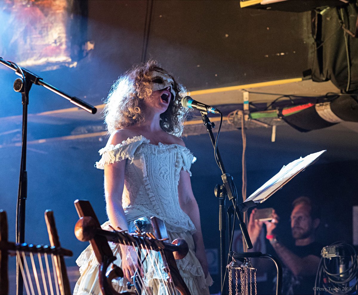 DaemoniaNymphe's tweet image. In London at the @O2AcademyIsl.
With @vc3victoriavc 
Photo by Scottish photographer Peter Tainsh

#daemonianymphe #daemonianymphelive #o2academy #london #ancientgreekinstruments #ancientgreece #kitharis #lyra #kithara #london #δαιμονιανυμφη #λυρα #κιθαρις