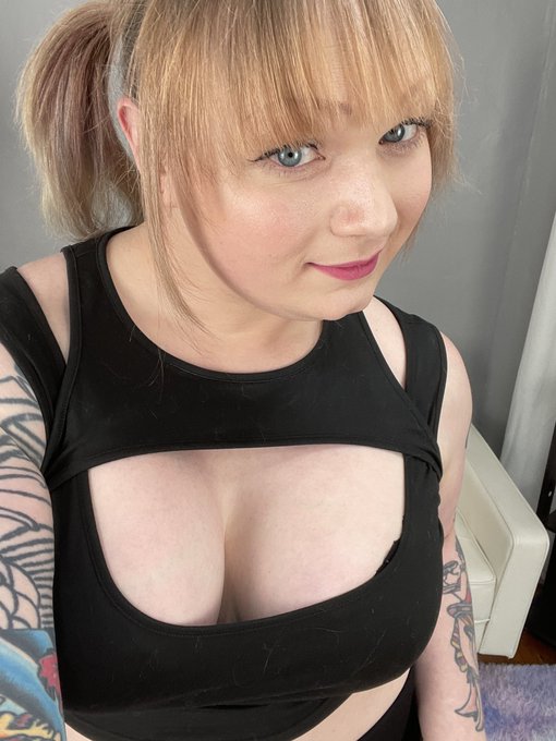 Kelly Quell - Join TgirlsHookup.Com 🥵 - 1 pic. Best of both worlds. Cute chick with a hard dick https://t.co/hzGsL1bBYE