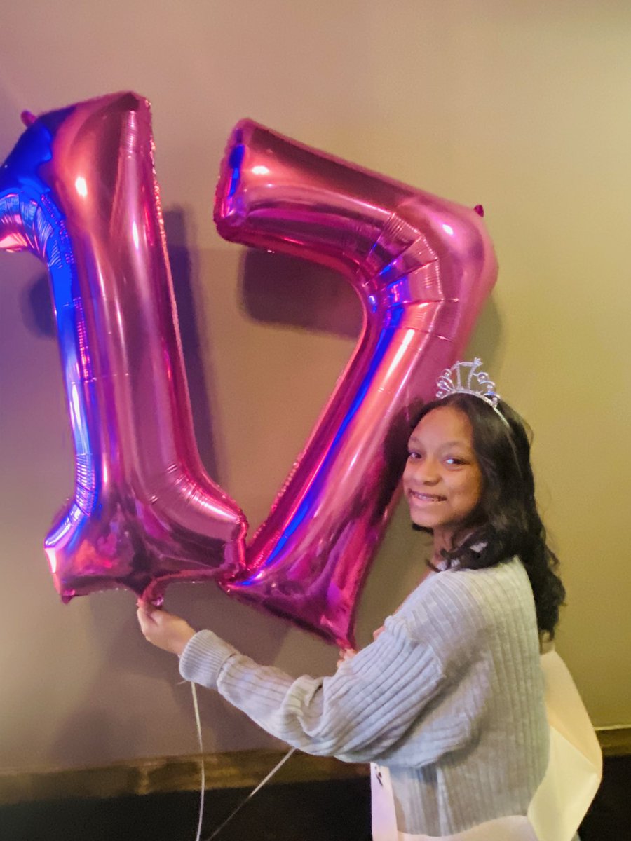 Mrs_A_Davison's tweet photo. Look who celebrated her 17th birthday on 1/14… my mini me ❤️🎂 https://t.co/g0sv7stHXf