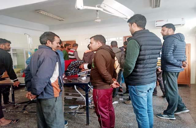 punjabkesari's tweet image. जोत-चुवाड़ी मार्ग पर खाई में गिरी कार, 7 वर्षीय बच्ची समेत 5 घायल
m.himachal.punjabkesari.in/himachal-prade…

#ChambaHindiNews #Jot-ChuwariRoad #CarAccident #Injured #HimachalPradeshHindiNews #ChambaLocalHindiNews #ChambaHindiSamac