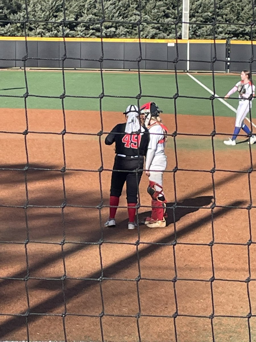 99Mdixon's tweet photo. Leave better than you came 💪🏽 Thanks @baileywigness @todell04 @mackenzisteele @GWUSoftball for some great reps and feedback today @BanditsCrowe16u #leftycatcher https://t.co/eG10bm412R