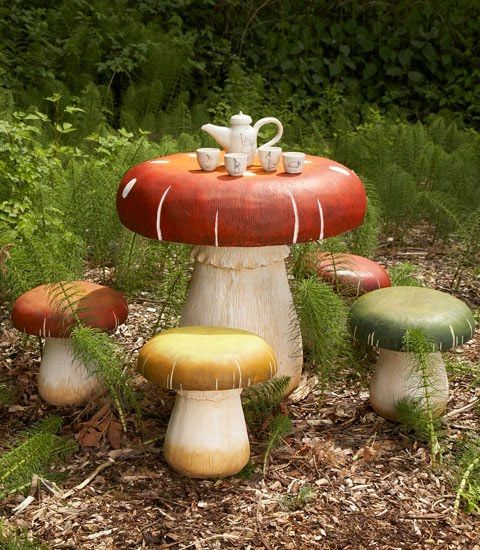 ElliottBlackwe3's tweet photo. If I came across this in a wood, I would sit down &amp; wait to see what woodland creature or fairy I might have tea with. https://t.co/0tYFn1DYtN