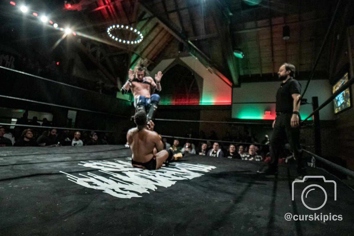 CurskiPics's tweet photo. At @timebombpro Thursday, @hopper2017 and @frontmanjah tear up the second match

#connorhopkins #jahc #timebombpro #holidayahhell #wrestling #prowrestling #independentwrestling #fargo #northdakota #sanctuaryeventcenter #sports #photography #sportsphotography #pentax https://t.co/ht5lm4g0Ri