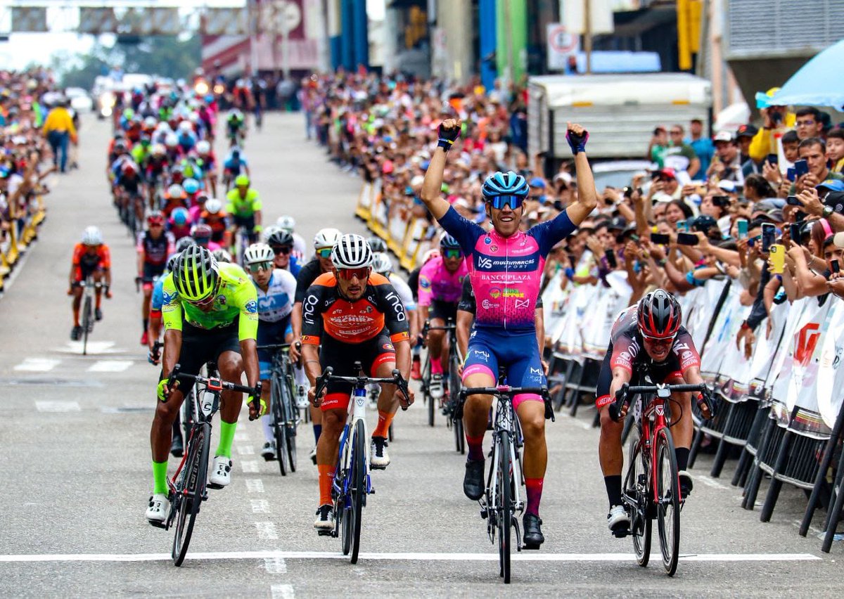 NicolasMaduro's tweet photo. La fiesta de la 58° Edición de la Vuelta al Táchira en Bicicleta inició este domingo #15Ene. Saludo a sus organizadores y a los 128 competidores de los 23 equipos nacionales e internacionales. ¡Todo el éxito para ustedes! ¡Estaremos atentos! https://t.co/SmJtxhCuwG