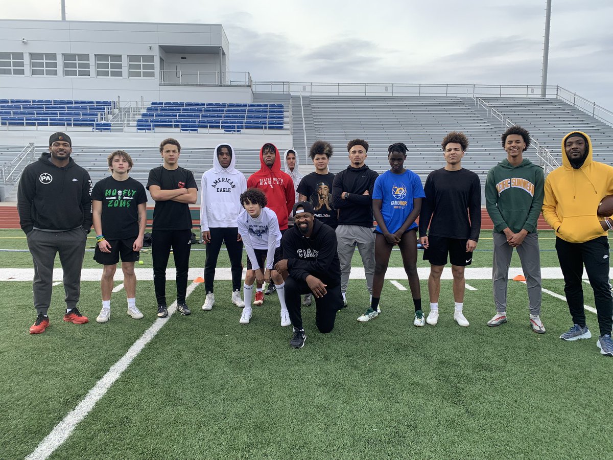 We Workin! Great Session From 6th Grade to College These Players Got Better Today 💪🏾🏈
