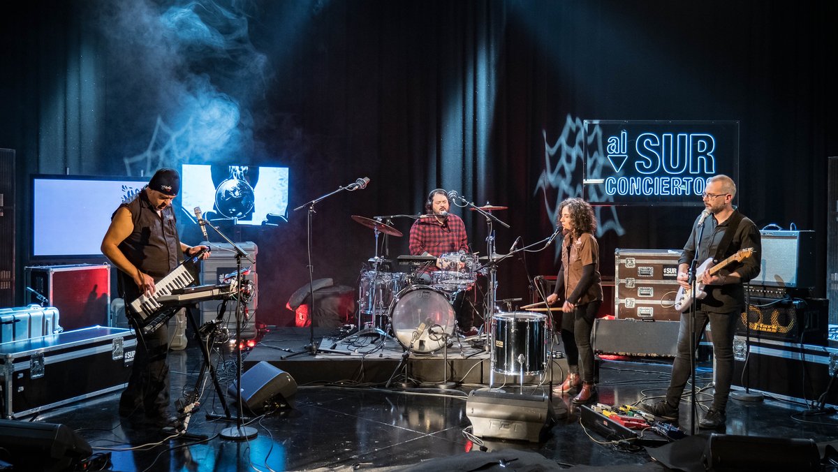 LocalDeEnsayo's tweet photo. Aquí https://t.co/o83iMzLFaf llevas el @LocalDeEnsayo emitido anoche (15 de enero) en @canalfiesta Sonaron #Izeta, #Vástago, @TheSurroyal, #PesadillaElectrónica y #LosAtaudes Además, primer hermanamiento de 2023 con @AlsurConciertos, con #MágicosCabronesDelRuido + @IsitaMona https://t.co/mseh5UHUEQ