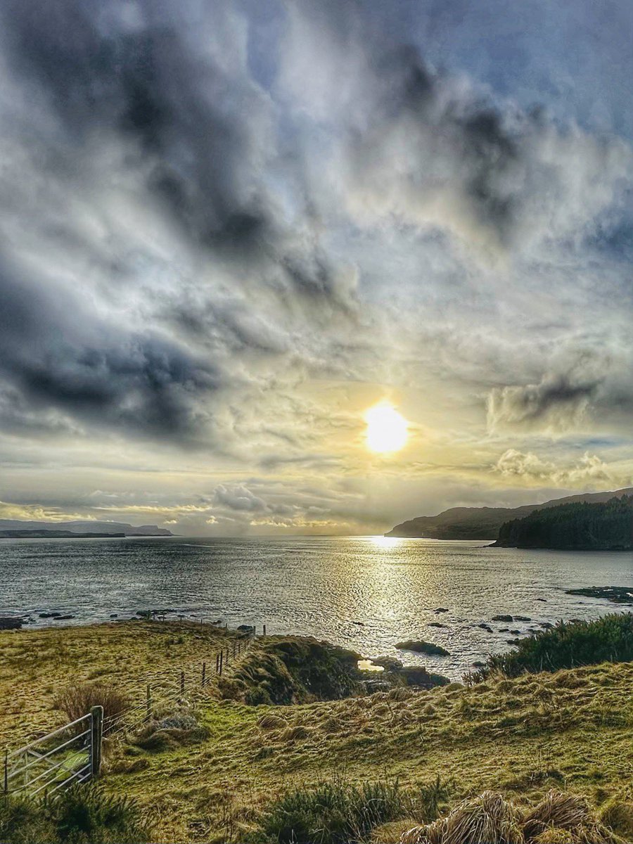 Roskhill House… Skye (@roskhillskye) on Twitter photo Rhum in the far distance. How lucky we are to have such views nearby <a href="/RoskhillSkye/">Roskhill House… Skye</a> Rhum in the far distance. How lucky we are to have such views nearby <a href="/RoskhillSkye/">Roskhill House… Skye</a>