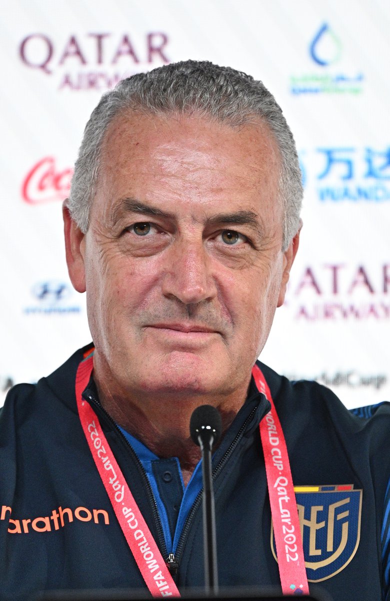 VSportsTM's tweet photo. "Qué hermoso fue trabajar con ustedes. Me sentí protegido, querido y respetado. Sacaron mi mejor versión. No hay lugar donde vaya en el que no me hablen bien de Ecuador. Lograron algo que en fútbol es muy difícil: identificación. Los voy a extrañar".

✍️ Gustavo Alfaro. https://t.co/k0z35swduP
