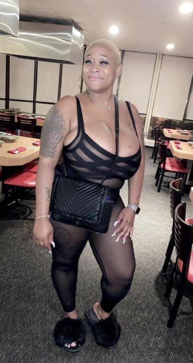 chell94D's tweet photo. Love all black you should see my closet.🖤✔️ https://t.co/Xvd6HmnGp0