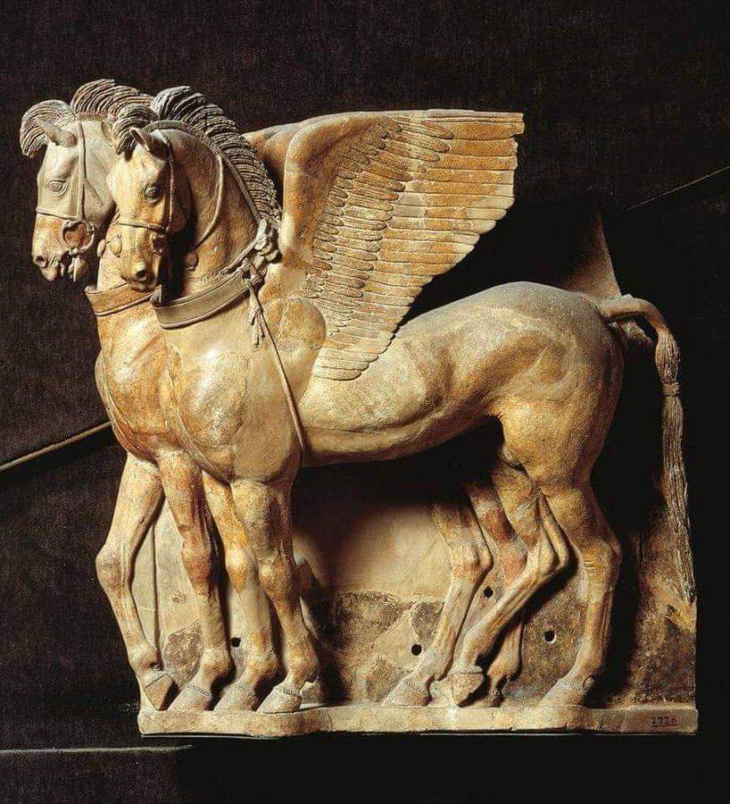 redhistoria's tweet photo. Un par de caballos alados de terracota etruscos (350 a.C.) del Templo de Ara della Regina, Tarquinia. Museo Arqueológico Nacional, Tarquinia, Italia. https://t.co/TII3XzGYQQ