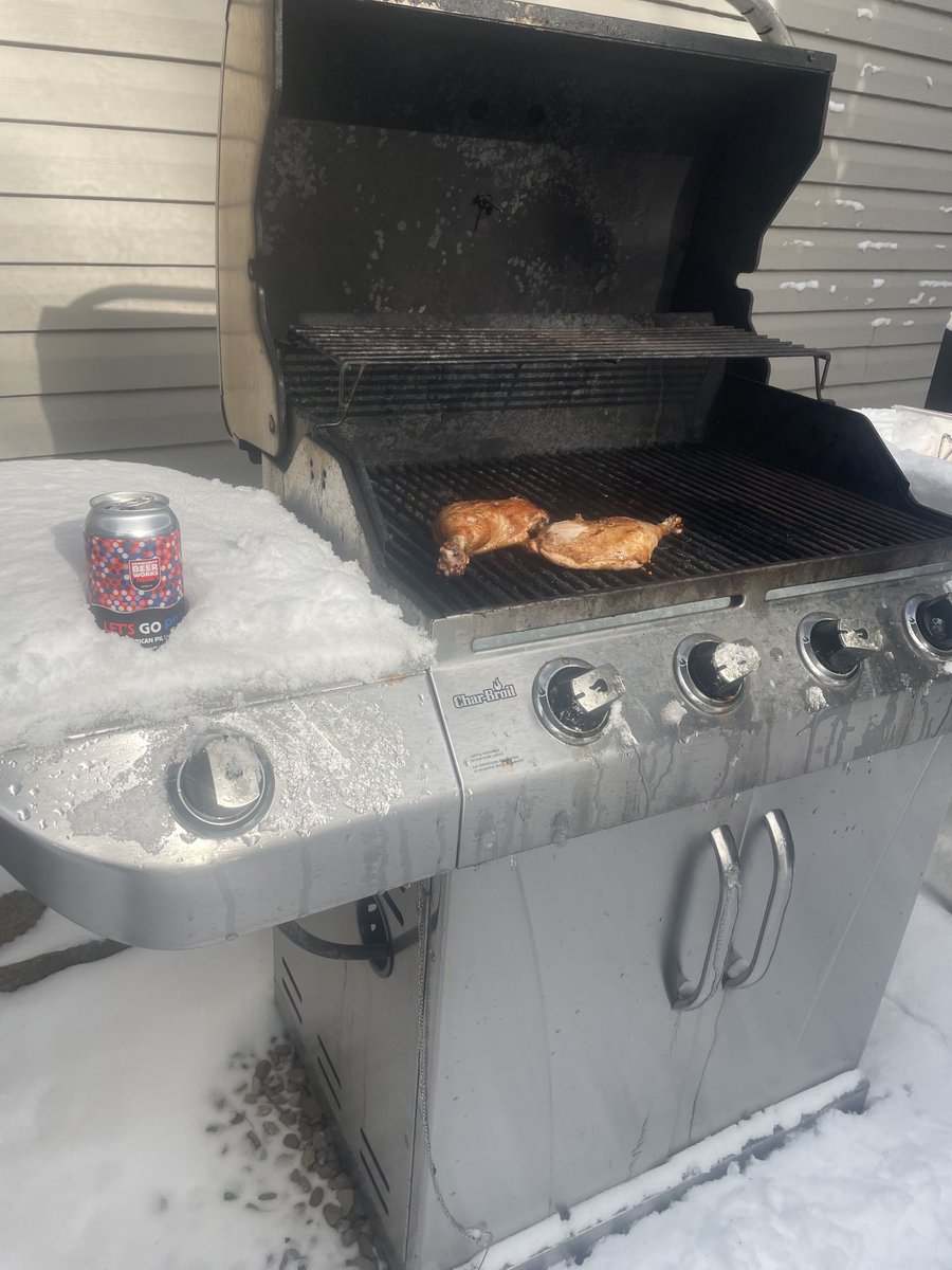 TheCrestKeeper's tweet photo. Upgraded to the built in beverage chiller @communitybeer @TurfTastingTeam #LetsGoPils #BillsMafia #GrillingYearRound https://t.co/dpXB3J2ryJ