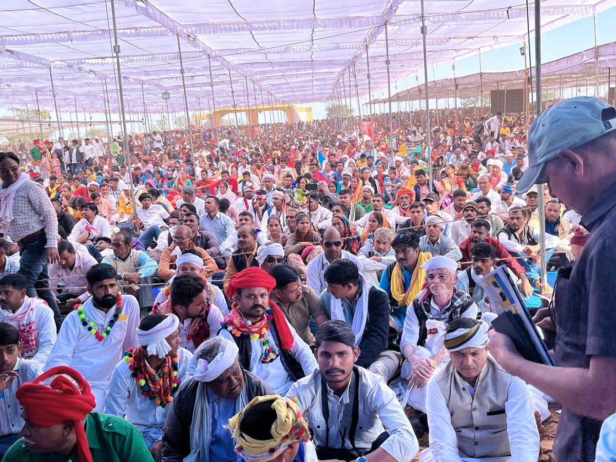 30वां आदिवासी राष्ट्रीय सांस्कृतिक एकता महासम्मेलन छोटा उदैपुर गुजरात में 13,14 एवं 15 जनवरी 2023 को संपन, इस कार्यक्रम में देश-विदेश के 10 लाख से अधिक आदिवासी एकत्रित हुए, यह देश का एतिहासिक सम्मेलन रहा। आयोजन कमेटी व इस कार्यक्रम को सफल बनाने वाले हर एक गणवीर को खूब-खूब जोहार।