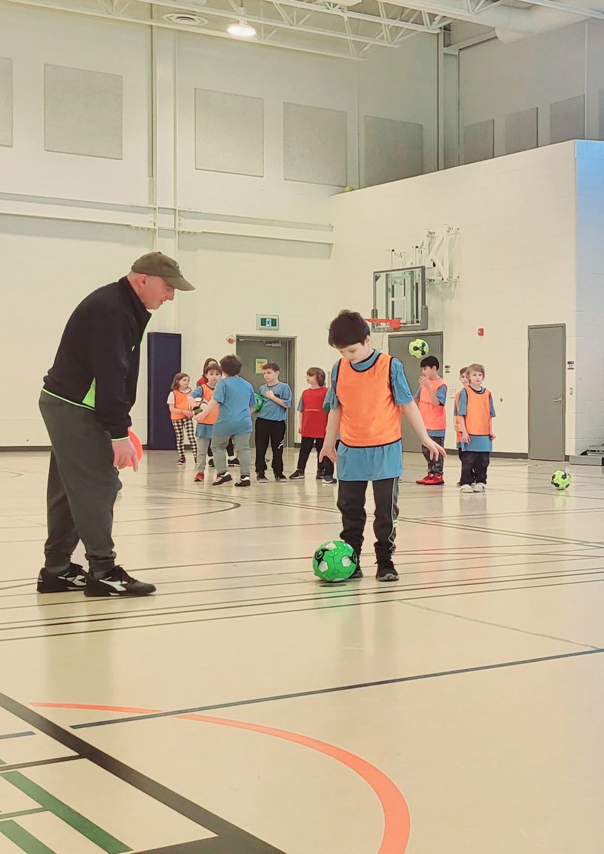 KingstonUnited's tweet photo. Our Rideau Heights Rec Program kicked off to a great start yesterday! Thanks to everyone who helped make it work!! https://t.co/A5CyCAr5Ml