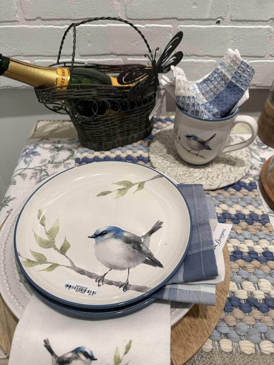 ParkDesigns's tweet photo. Officially one more day until Americas Mart Atlanta comes to an end. Fly on over to us in Building 2, Showroom 1619 🐦Pictured: Park Designs Aviary Collection

#homedecor #interior #interiordesign #showroom #atlmkt #americasmart #wholesale #wholesaledecor https://t.co/4mMHjRQvn5