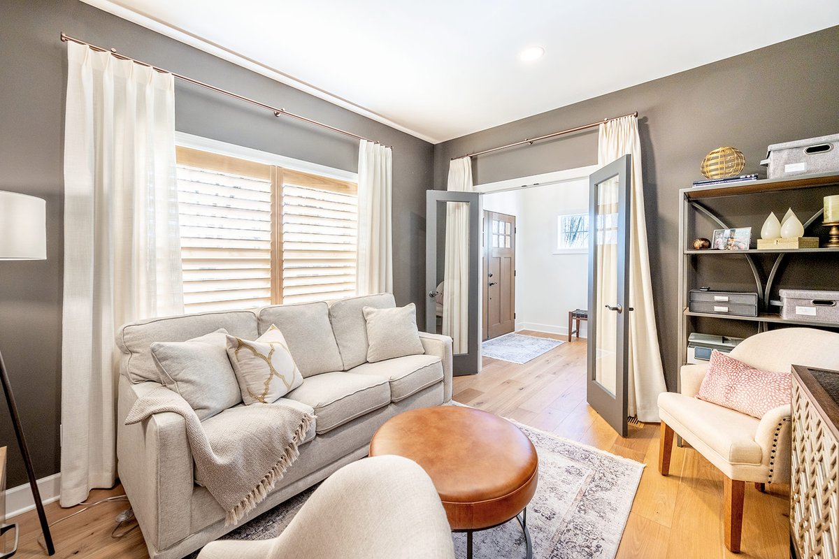 BudgetBlinds's tweet photo. Layering window treatments add a beautiful design element to any room and solves a variety of lighting situations. Here layered together are shutters and white drapery to brighten the overall design.

📸: Budget Blinds of Northwest Rochester https://t.co/3g42XoB7Oq