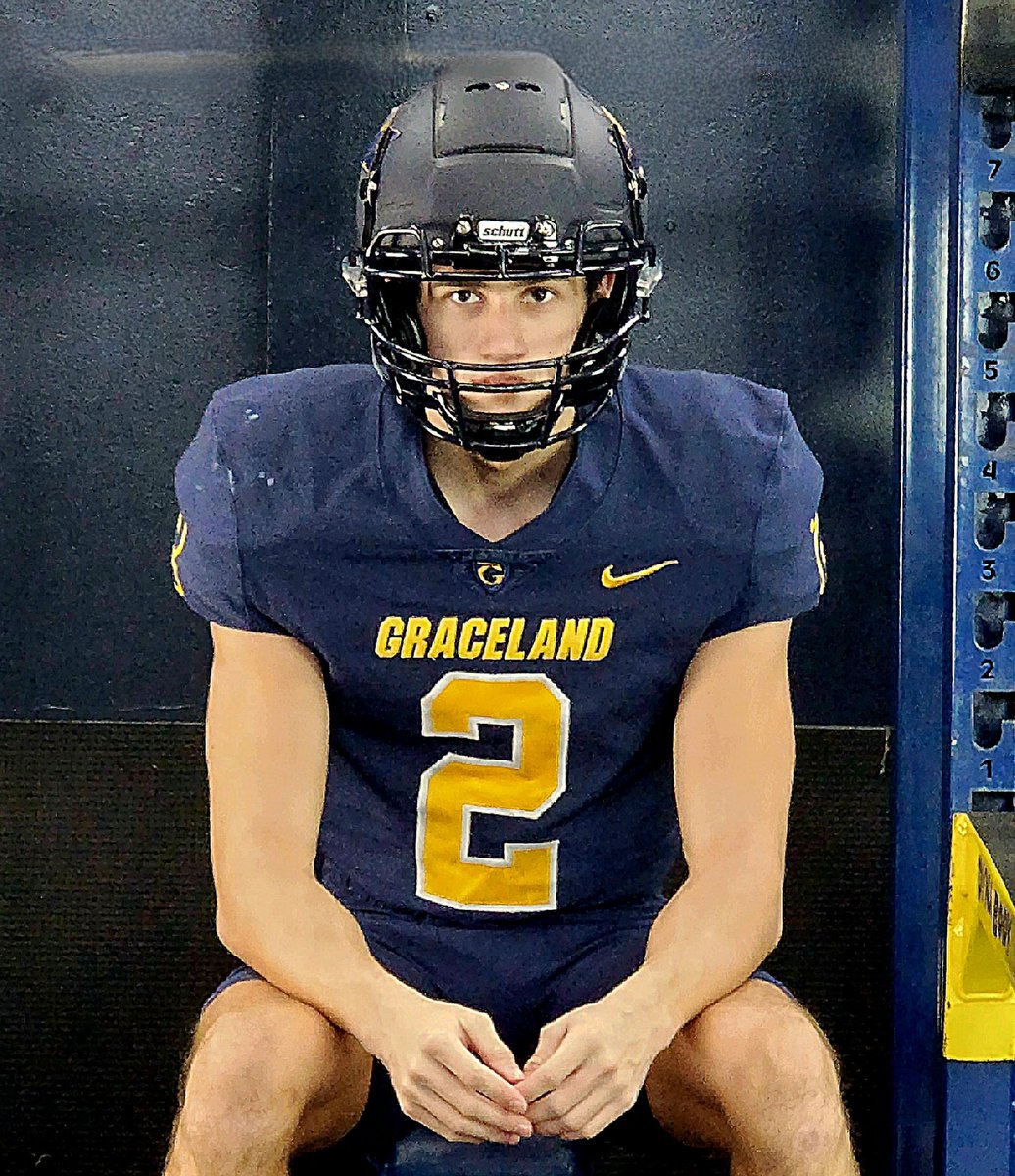 TylerM1121's tweet photo. #AGTG I want to thank my family for all the love, support and sacrifices to make this possible!! I am more than blessed to announce my official commitment to @GracelandU &amp; @GracelandFB to further my academic and athletic future 💯% commited!committed!! #OnlyTheTough🐝🐝 https://t.co/w2ZyywjySX