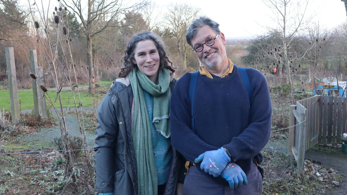 KrisClode's tweet photo. Thanks to John Little for a thought provoking tour of @grassroofco on Friday. Rubble filled gabions with built in homes for insects, deadwood fences, using waste materials as a planting medium. Ecologically friendly landscaping solutions using recycled materials. Fantastic stuff! https://t.co/GB0lkZCD9u