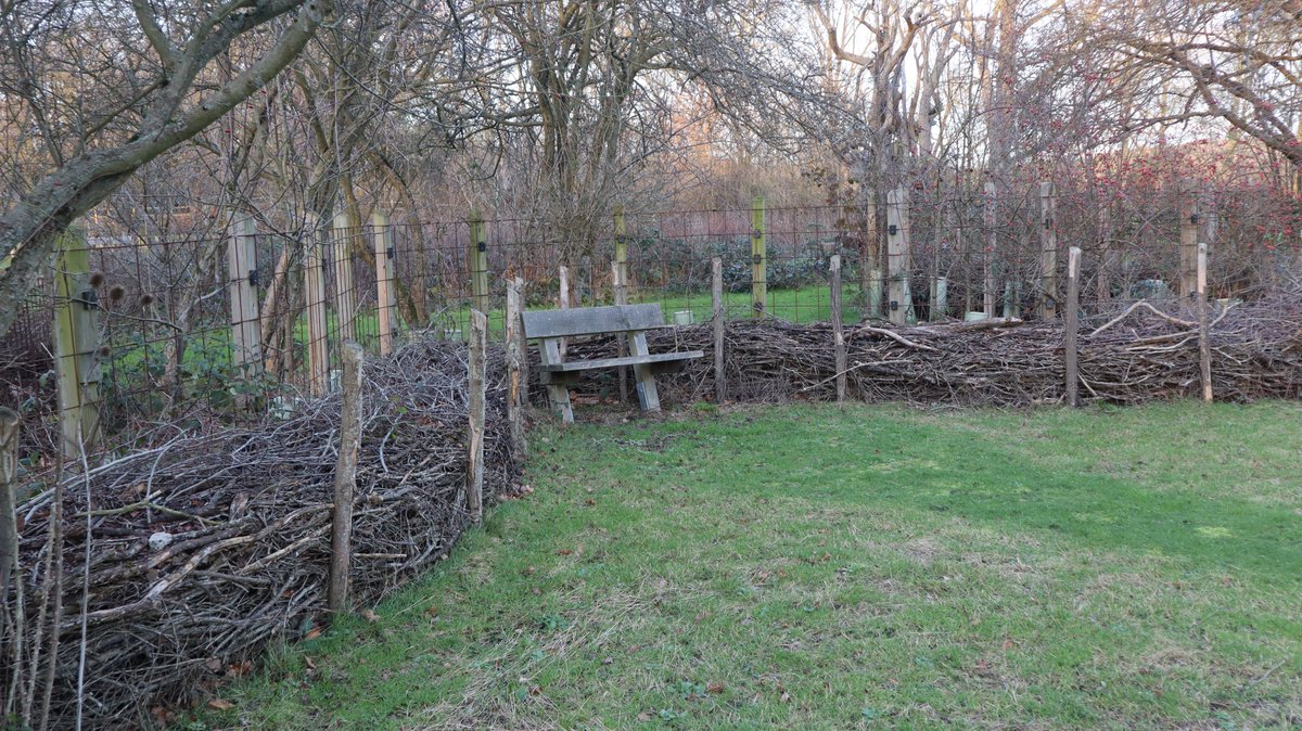 KrisClode's tweet photo. Thanks to John Little for a thought provoking tour of @grassroofco on Friday. Rubble filled gabions with built in homes for insects, deadwood fences, using waste materials as a planting medium. Ecologically friendly landscaping solutions using recycled materials. Fantastic stuff! https://t.co/GB0lkZCD9u