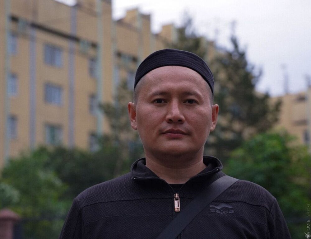 #KosayMahanbaev, like many others in January 2022, participated in the peaceful protests in Almaty. Kosay remains in jail to this day.

Please send him a lot of hearts 💜 facebook.com/profile.php?id…

#Qantar2022 #Kazakhstan #FreeKazakhs #NewYork #USA