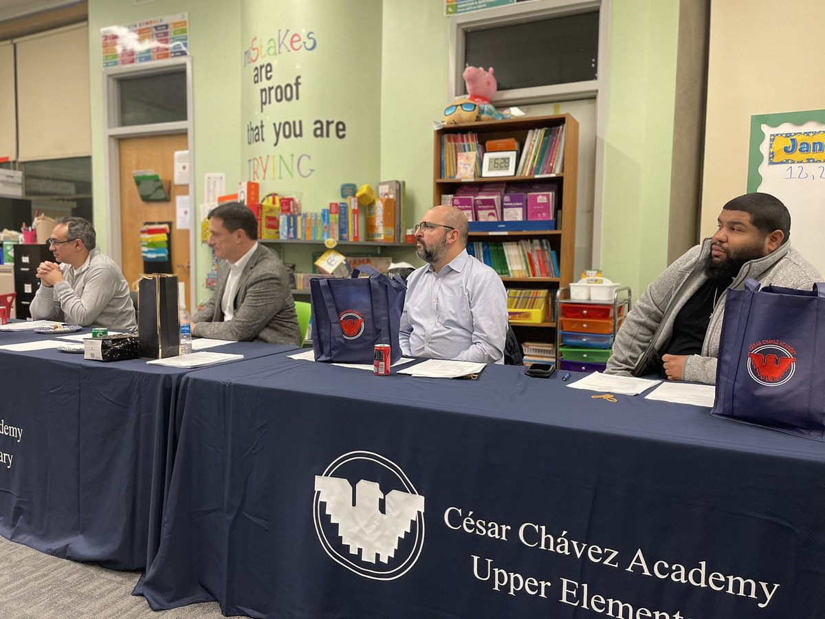 aztecwaterman's tweet photo. Junta Directiva de #CCA (Sra. Guerra no aparece en la foto) • ¡Este fenomenal grupo de voluntarios ayuda a que nuestra Academia funcione! Feliz Mes de Apreciación de la Junta Directiva 💫 #DetroitCesarChavezHS https://t.co/Jf9BmzNXfh