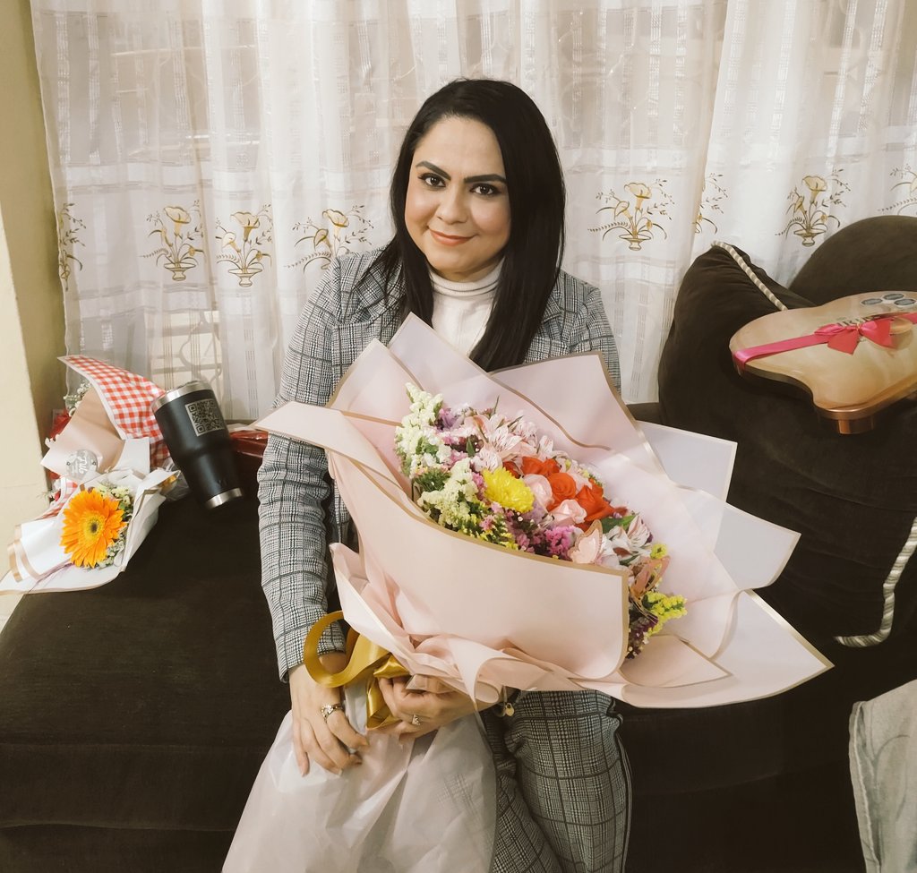 DonaRoGal's tweet photo. Amo las flores 😍🥰💐🌹 https://t.co/lmLJJssg6I