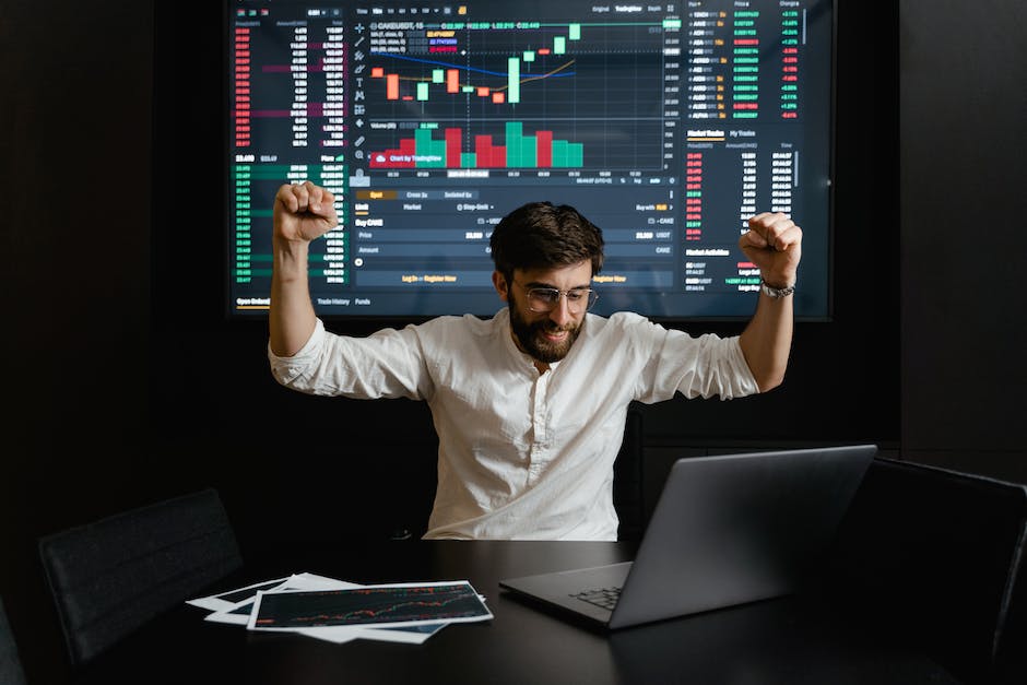 brokertest's tweet photo. Was ist ein Naked Sale?
#NakedSale ist die engl. Bezeichnung für den #Leerverkauf einer #Option. Als Leerverkauf wird der Verkauf von #Wertpapieren, Optionen, #Futures, Waren oder #Devisen bezeichnet, die der Verkäufer noch nicht besitzt. Zu den Details:

https://t.co/rnQctSYXWE https://t.co/lpOFY3I7zs
