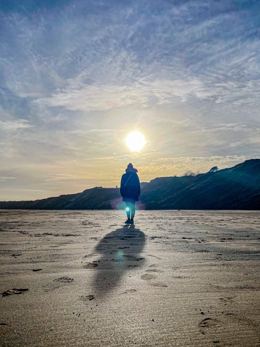 YorksPhoto's tweet image. Low Winter sun on Filey Beach @Filey_UK @OfficialFiley @LoveNorthYorks1 @VNYorkshire  @DiscoverCoast #NorthYorkshire #filey #beach #walking #happyplace
