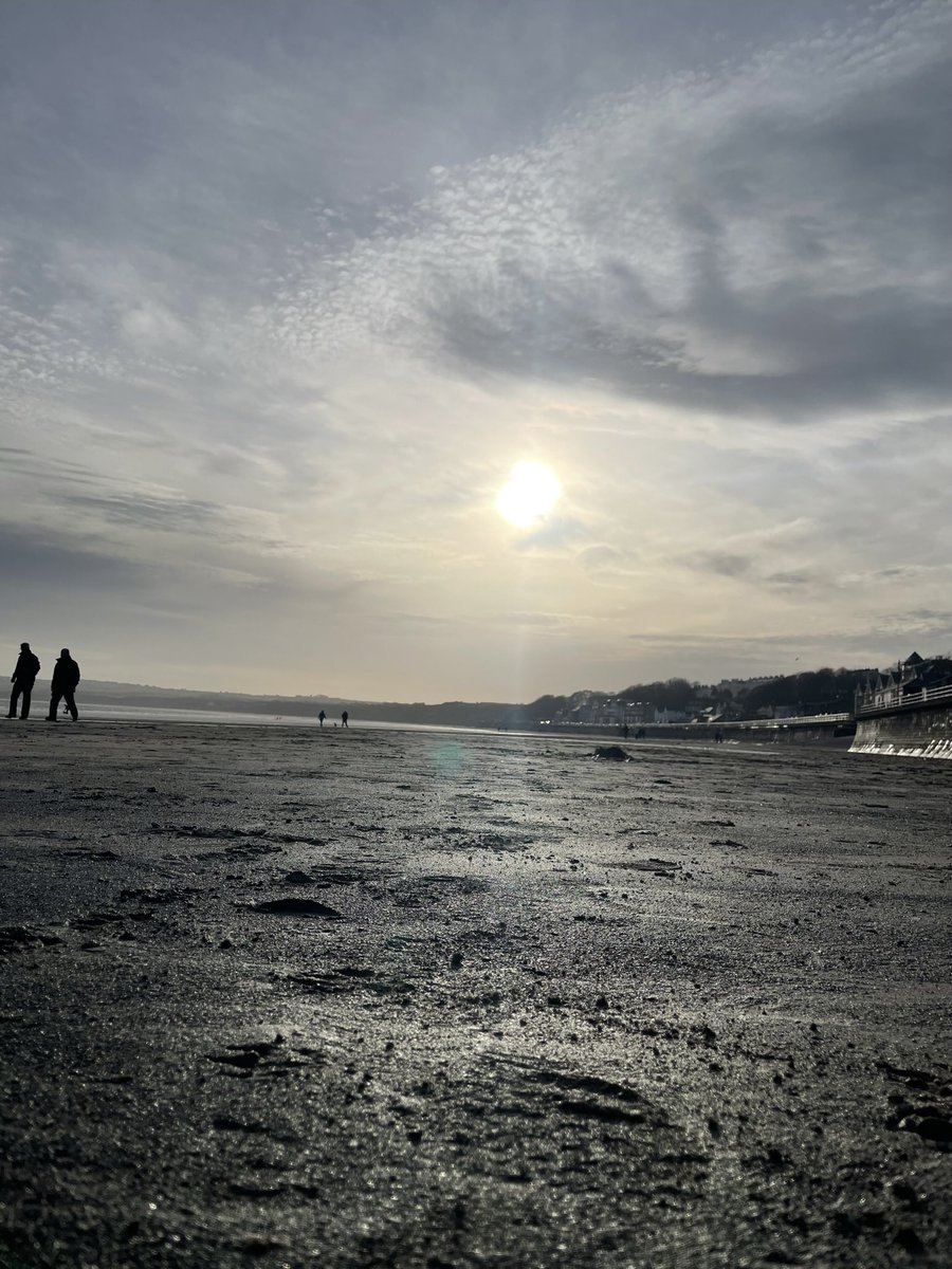 YorksPhoto's tweet image. Low Winter sun on Filey Beach @Filey_UK @OfficialFiley @LoveNorthYorks1 @VNYorkshire  @DiscoverCoast #NorthYorkshire #filey #beach #walking #happyplace