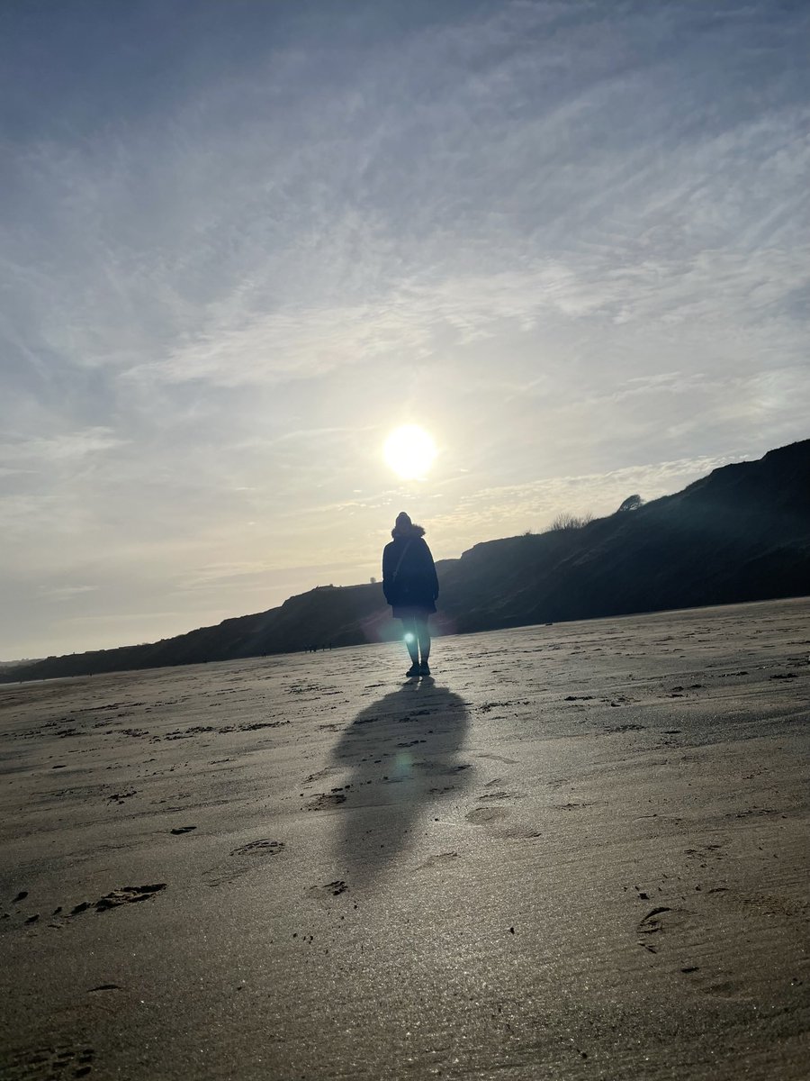 YorksPhoto's tweet image. Low Winter sun on Filey Beach @Filey_UK @OfficialFiley @LoveNorthYorks1 @VNYorkshire  @DiscoverCoast #NorthYorkshire #filey #beach #walking #happyplace