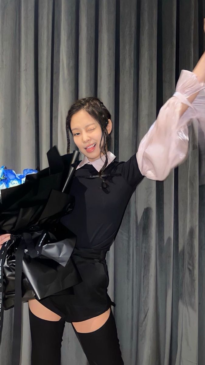 jenkookfeed's tweet photo. happy birthday to the strongest and loveliest girl, THE jennie kim 💗

#TheIconJENNIEDay https://t.co/78DG9oUKGZ