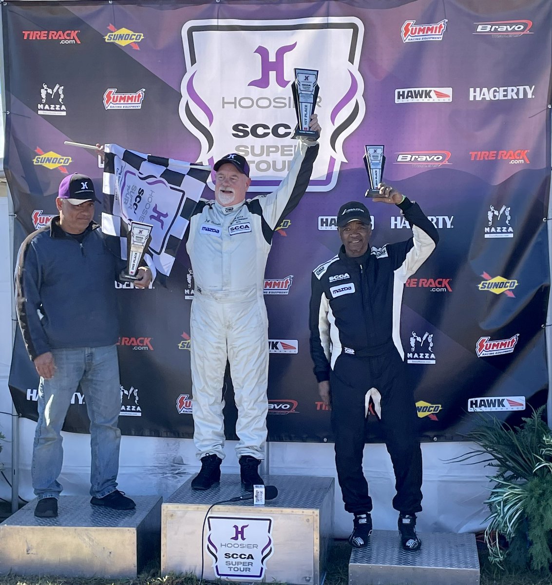 tim_gilvin's tweet photo. Jeff Dernehl wins GT3! Zach Hollingshead take second @HoosierTire @SCCANews #hoosiersupertour2023 https://t.co/TM7x4Rj2w4