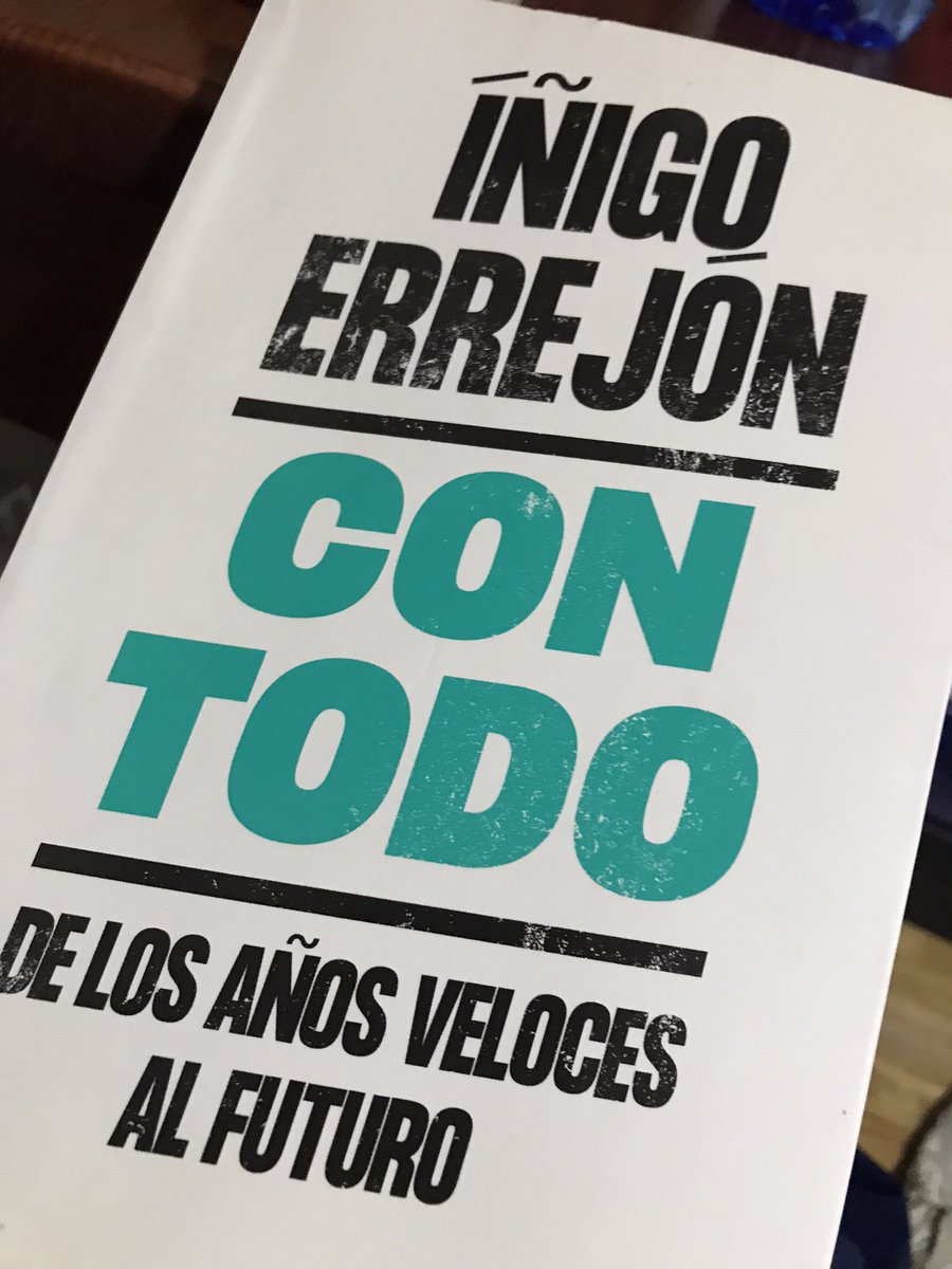 arronisraul's tweet photo. Tarde bastante entretenida con el libro de @ierrejon , @manolomata te lo recomiendo aunque de los años veloces algo entiendes querido amigo. https://t.co/txbmxfE6Ai