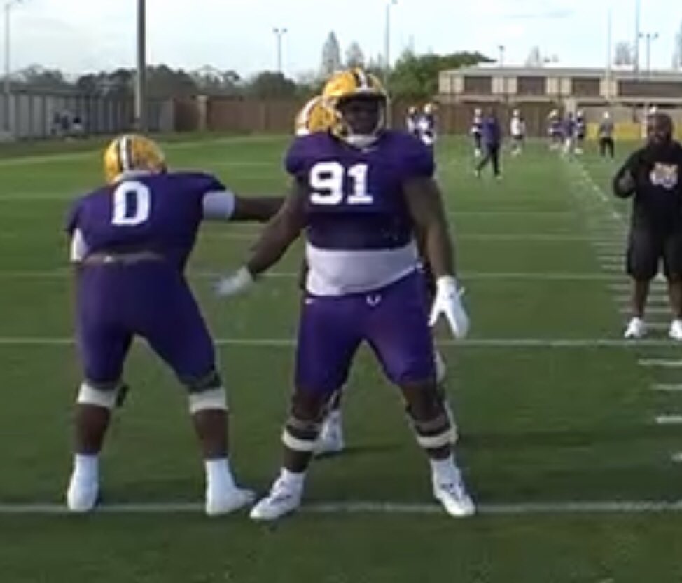 BraxtonGeneral's tweet image. In the transfer portal looking for a new home to turn up at 6”3 320 DT 3Yrs eligibility left🌟🌟👀