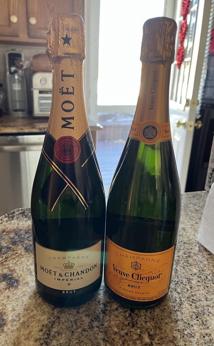 jml8682's tweet image. When it’s GAME DAY and it’s been 6 years since a playoff game, you bring out your favorites! #TogetherBlue #MoetMoment #SolaireCulture #LiveClicquot #Cheers