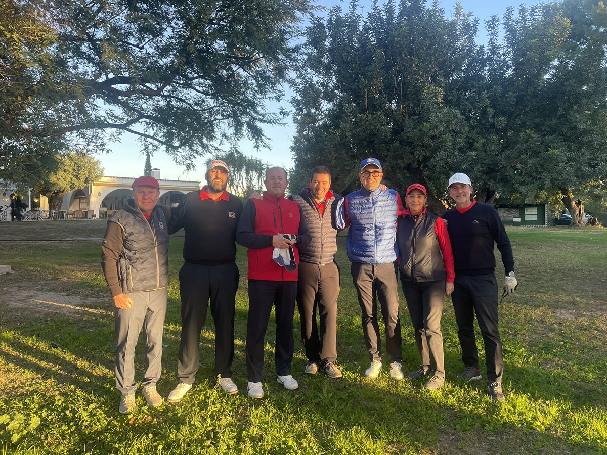 icavgolf's tweet photo. El equipo de @icavgolf @ICAV_abogacia se impone al equipo del @IICOMV por 3 a 2 en la primera jornada Ryder y retiene la copa que se disputan entre los dos equipos cada vez que se enfrentan desde el año 2013. https://t.co/mWIUTiFQPe